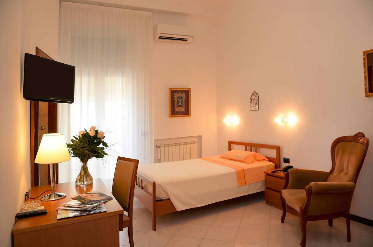 Casa Fatebenefratelli Hotel Varazze Buitenkant foto
